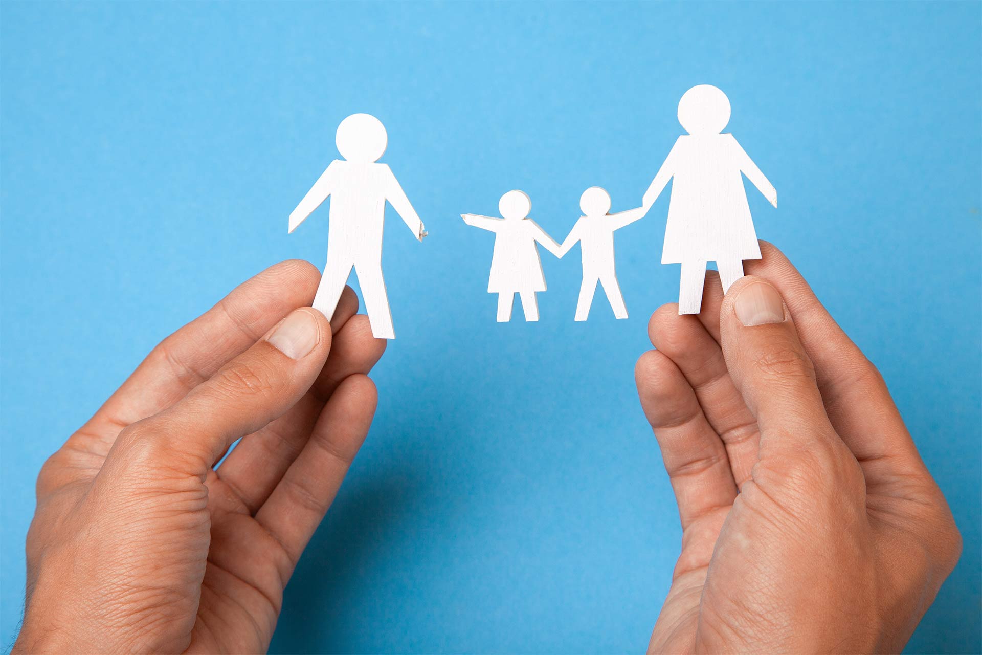 Papier Figuren Familie ist zerbrochen